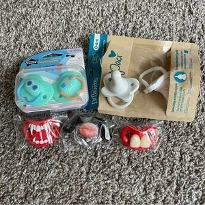 4 for 16$ Assorted Baby Pacifiers